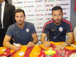 Galatasaraylı Futbolculara Büyük İlgi