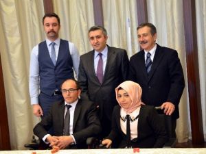 Engelli İki Aşık Kaçarak Evlendi