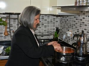 Kışanak Mutfağa Girip Yemek Yaptı