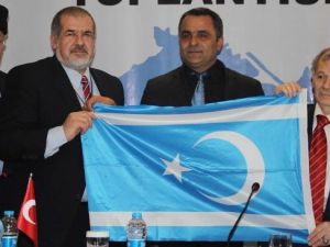 Kırımoğlu’na Türkmen Bayrağı