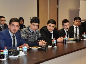 Avustralyalı Türk Öğrenciler YTB’yi Ziyaret Etti