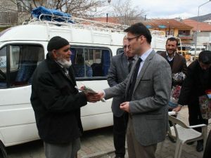 Kaymakam Efendioğlu Gül Dağıttı