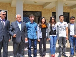 Hayırseverden Başarılı Öğrencilere Altın Ve Nazar Boncuğu