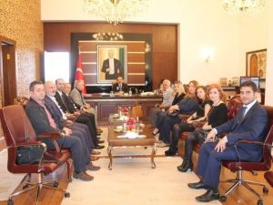 Vali Gazetecileri Kabul Etti
