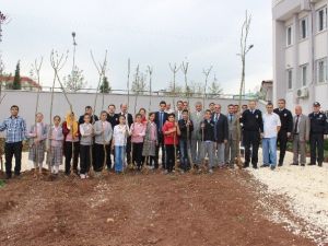 İlçe Emniyet Amirliği Yeni Binasının Bahçesine Ağaç Dikimi Yapıldı
