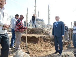 Edirne Valisi Şahin, Selimiye Camii Meydanındaki Kazı Alanında İncelemelerde Bulundu