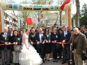 İzmit’te Dünya Sanat Günü Kutlandı