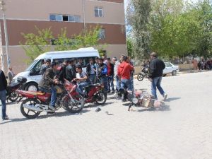 Motosiklet Otomobille Çarpıştı: 1 Yaralı