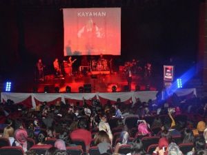 DÜ Öğrencileri Karlıova’da Anasınıfı Açmak İçin Konser Düzenledi