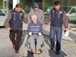 Karısını 50 Yerinden Bıçaklayıp Öldürdüğü İddia Edilen Koca Tutuklandı