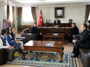 Vali Deniz, Satranç Takımını Kabul Etti