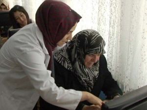 73 Yaşında Facebook Kullanıyor