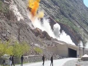 Sümbül Dağı’ndaki Kayalar Dinamitle Patlatıldı