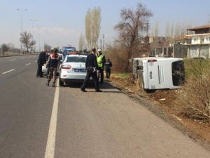 Kayseri’de Turistleri Taşıyan Otobüs Devrildi: 12 Yaralı