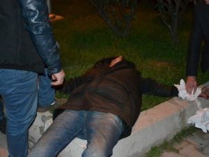 Bileklerini Keserek İntihara Kalkıştı