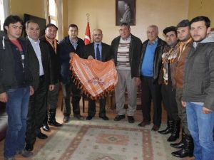 Salihli’de Deve Sahipleri Dernek Kurdu