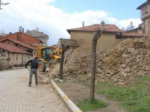 Metruk Binalar Yıkılıyor