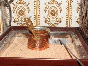 Çal’da Kumda Kahve Keyi