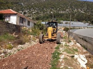 Kumluca Belediyesi Yol Çalışmalarına Devam Ediyor