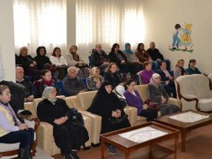 Edirne’de Koruyucu Ailelere Eğitim Semineri