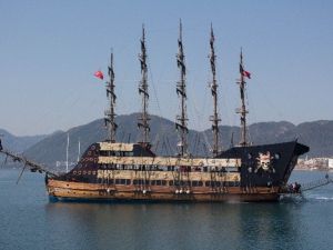 Korsan Gemisi İlk Günden İlgi Odağı Oldu
