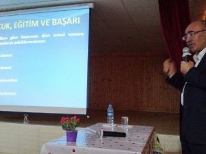 Doç. Dr. Dursun’dan Ailelere Yönelik Eğitim Konferansı
