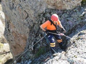 AFAD Ekipleri, Kayalıklarda Mahsur Kalan Keçileri Kurtardı