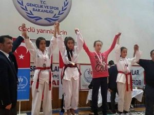 Taekwondoculardan Büyük Başarı