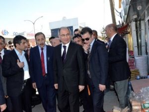 İçişleri Eski Bakanı Ala, Palandöken İlçesinde Esnafı Gezdi