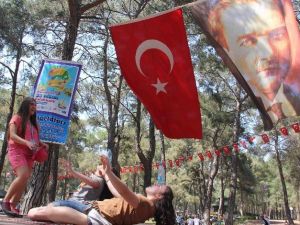 Dünya Çocukları Döşemealtı’nda Buluştu