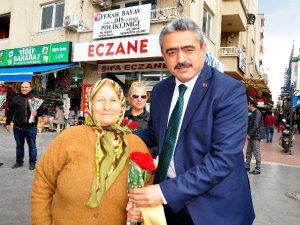 Başkan Alıcık, Kutlu Doğum Haftasında Gül Dağıttı