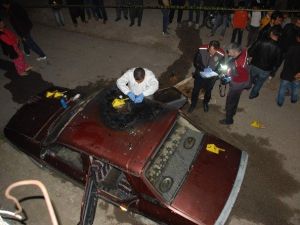 Park Halindeki Otomobil, Benzin Dökülerek Kundaklandı