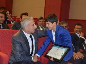 Hastalara Kuran’ı Kerim Ve Namazlık Verildi