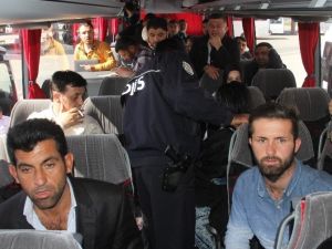 Sevgilisine Kızıp Evden Kaçan Genç Kız Adana’da Yakalandı