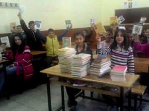 Üniversitelilerden Miniklere Kitap Yardımı