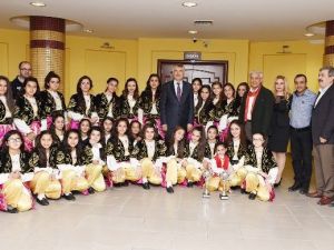 Seyhan Belediyesi Halkoyunları Adana’yı Temsil Edecek