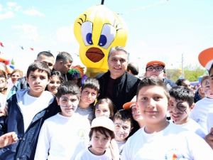 Çocuklar İçin Sokak Şenliği Konuksever’de