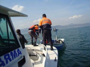 Bursa’da 2 Kişi Gölde Mahsur Kaldı