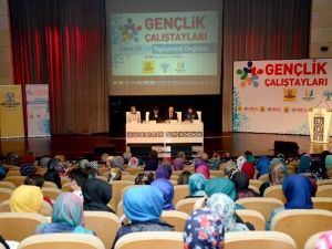 Gençlik Çalıştayında “Gençlik Ve Toplumsal Değişim” Konuşuluyor