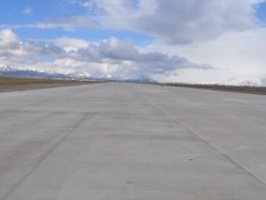 Yüksekova Kaymakamı Muhtarla Beraber Havaalanı İnşaatını İnceledi