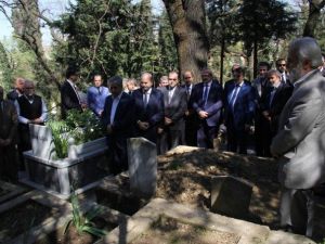 Arınç’tan 30 Yıllık Vefa