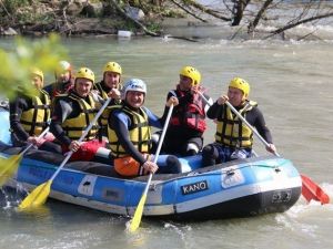 Vali Ali Fidan İlk Kez Rafting Yaptı