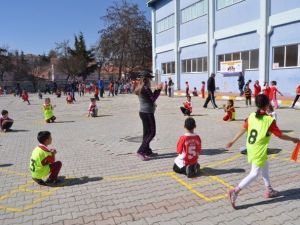 Korkuteli’nde Geleneksel Çocuk Oyunları Şenliği Başladı
