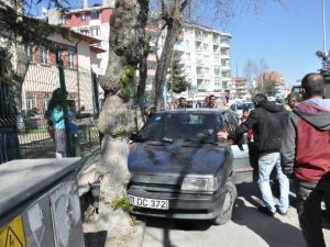 Bozüyük’te Aracı İle Seyir Halindeki Sürücüye Felç İndi