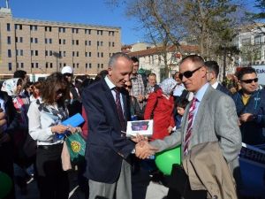 Sağlık İçin Yürüyenlere Çekilişle Tablet Bilgisayar Verildi