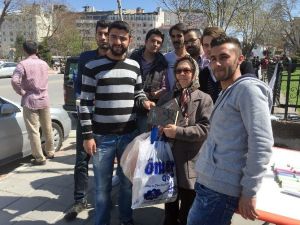 Afyonkarahisar’lı Gençlerden Kutlu Doğum Etkinliği