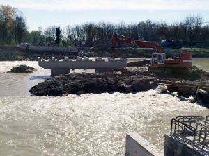 Başkan Toçoğlu Yapımı Devam Eden Köprüyü Yerinde İnceledi
