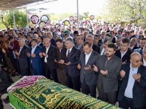 AK Partili Öz’ün Annesi Toprağa Verildi
