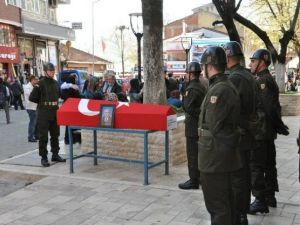 Emekli Astsubay Askeri Törenle Toprağa Verildi