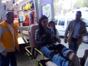 Okutmanın Ayağı Asansöre Sıkıştı